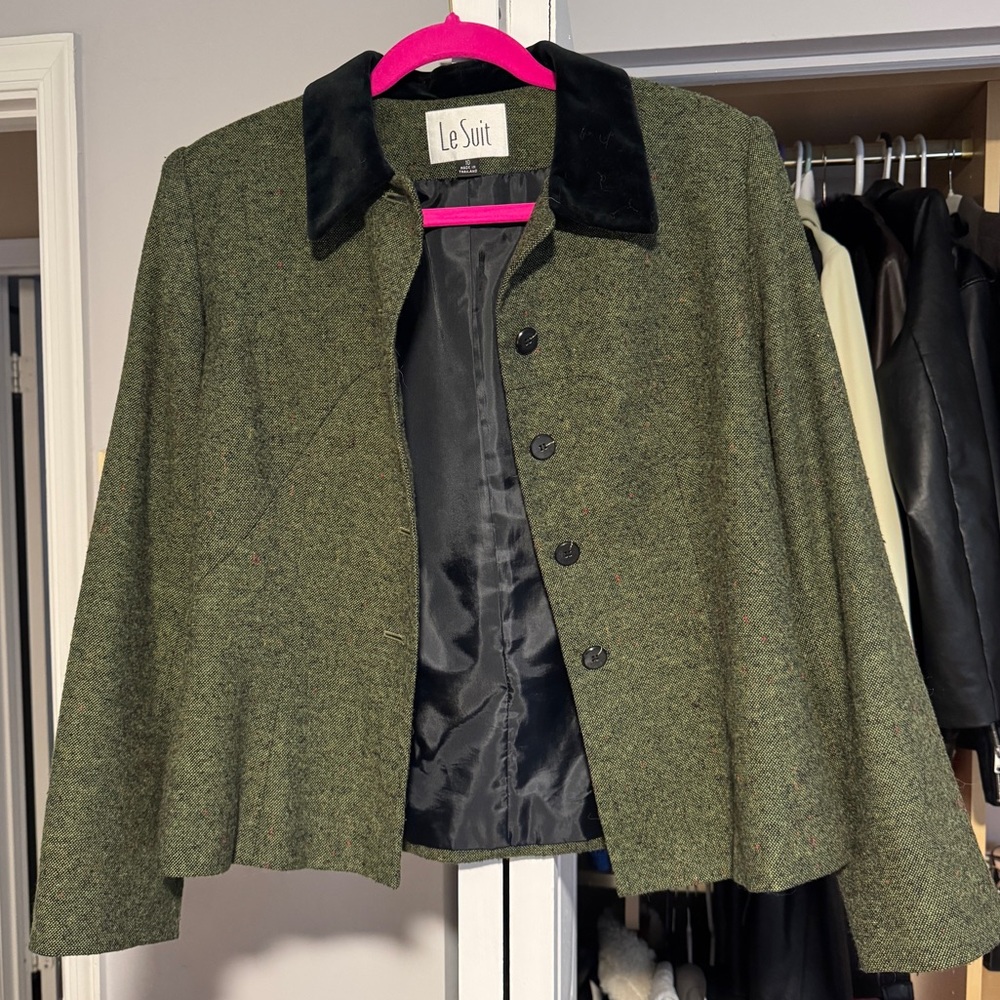Le Suit Green wool button down blazer with black velvet collar and buttons
